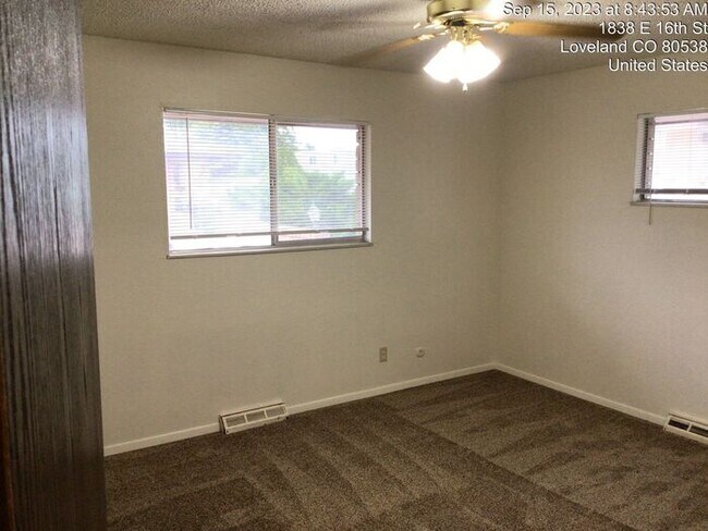 Building Photo - 2 Bedroom 1 Bath - Garden Level Apartment