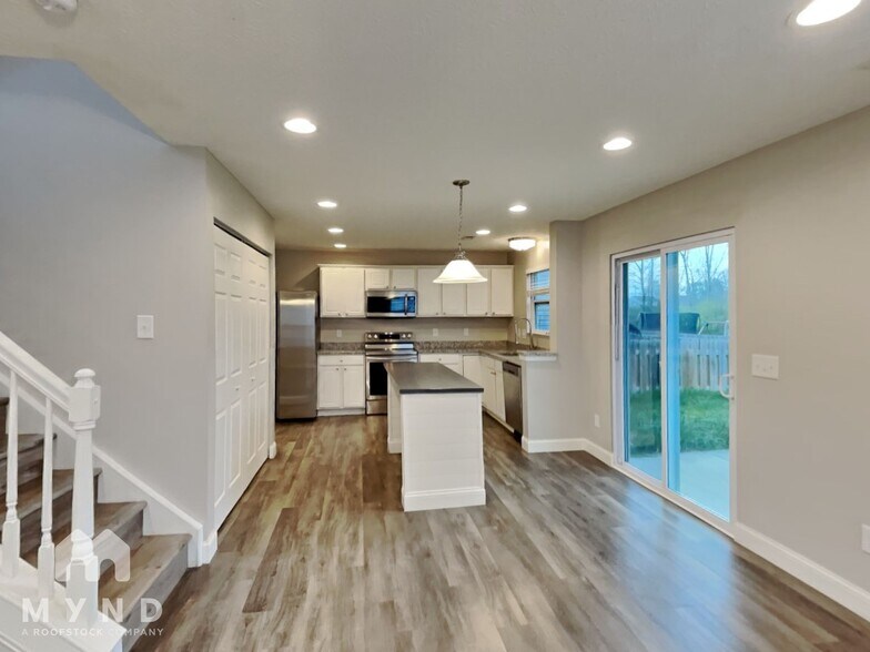 Building Photo - 305 Kear St