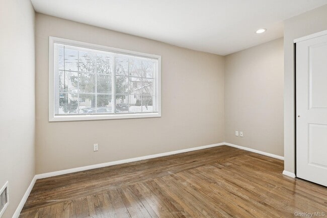 Building Photo - 60 Marwood Rd N