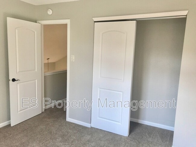 Building Photo - 4481 Redcliff N Ln