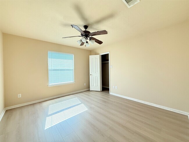 Building Photo - 246 Golden Grain Dr