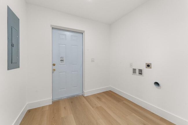 Building Photo - 111 W 35th St