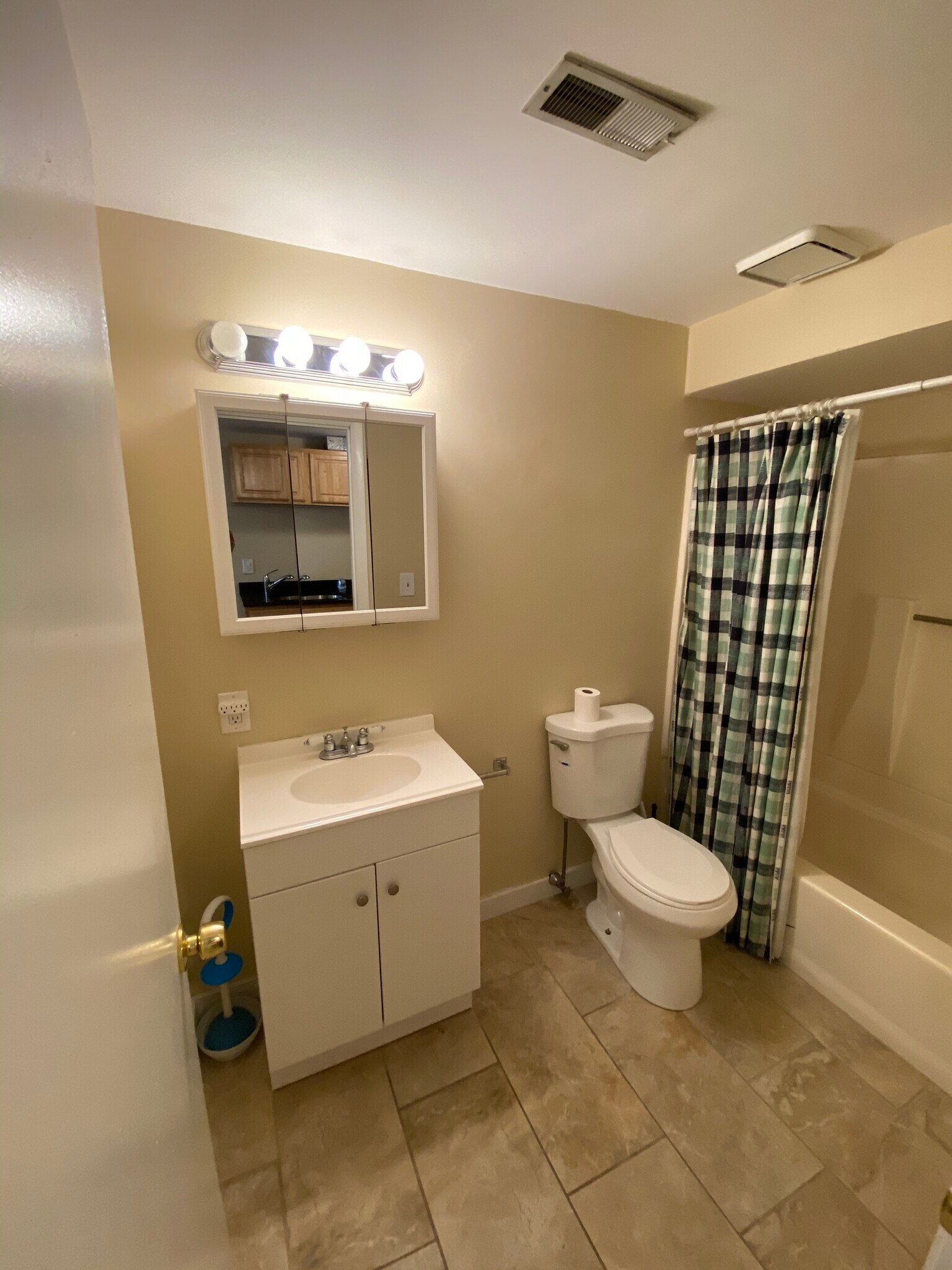 Building Photo - 382 Dorchester St