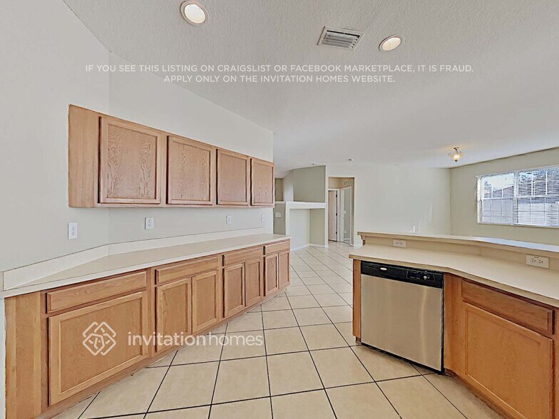 Building Photo - 325 Vine Cliff St