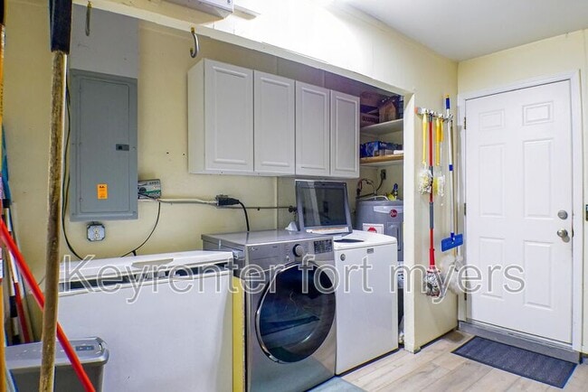 Building Photo - 7189 Vassar Dr