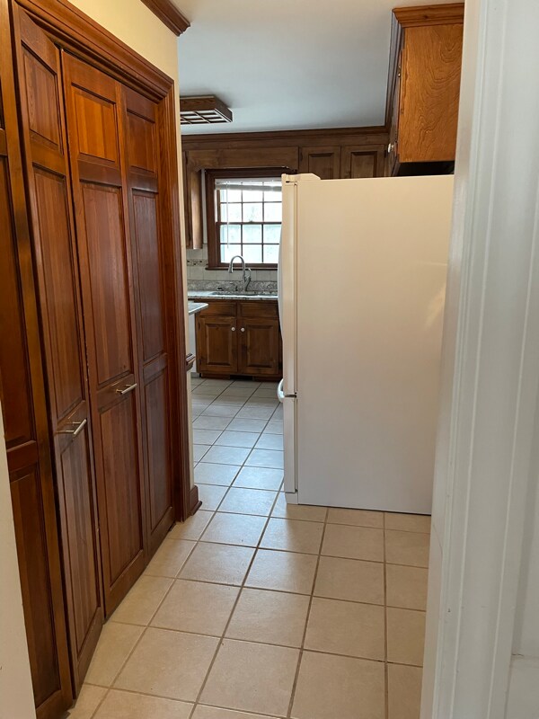 Building Photo - 8800 Colesbury Dr