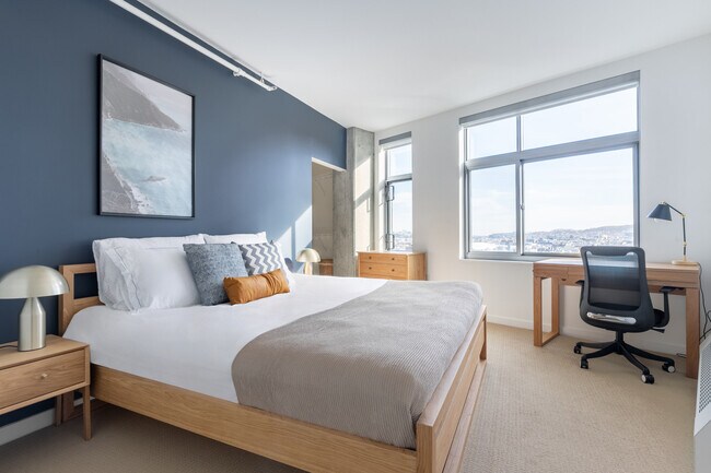 Building Photo - 3560 Rambla Pl