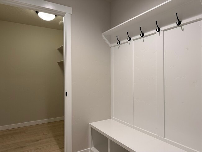 Building Photo - 10096 Longtail Dr