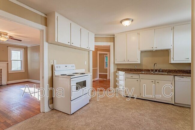 Building Photo - 110 Deoyley Ave