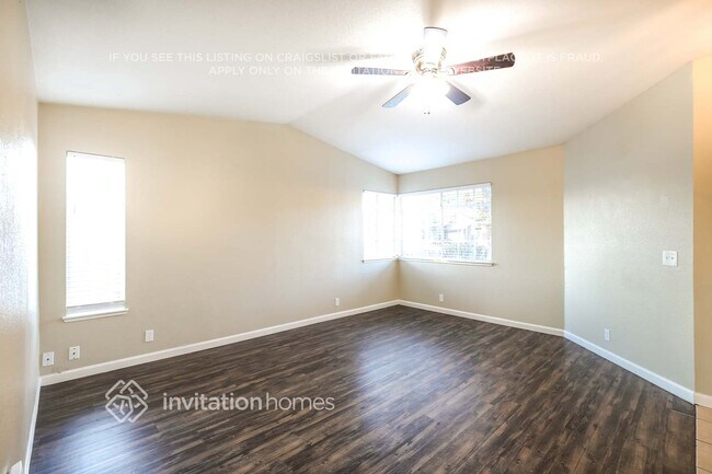 Building Photo - 529 Oakborough Ave