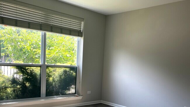 Building Photo - 948 Madison St