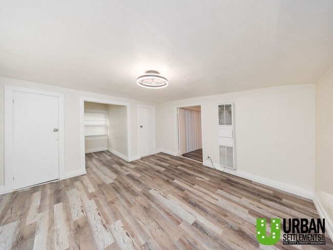 Building Photo - 370 E 8th Ave