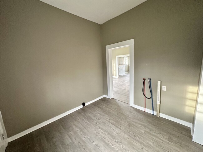 Building Photo - 1332 15th Pl SW