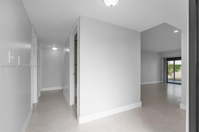 Building Photo - 3815 SW 82nd Ave