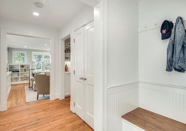 Building Photo - 3-Bed, 4-Bath Retreat in Chevy Chase!"