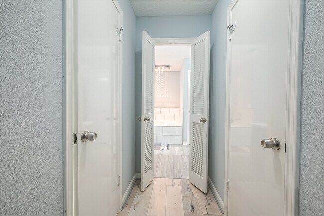 Building Photo - 1723 Rock Fence Dr