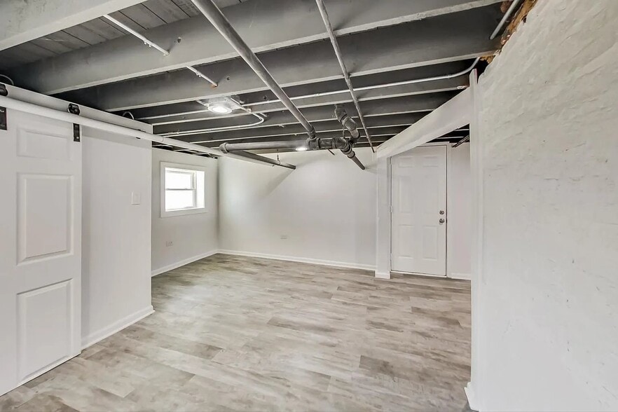 Building Photo - 4300 N Richmond St