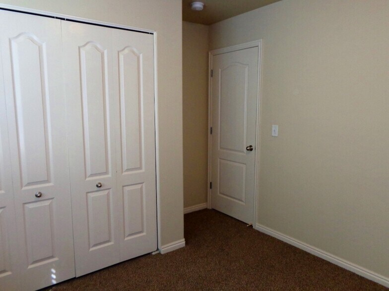 Building Photo - 2022 Juniper Dr