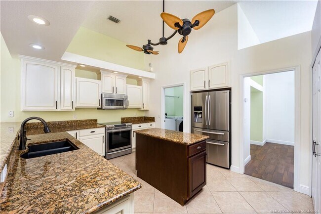 Building Photo - 5936 NW Brenda Cir