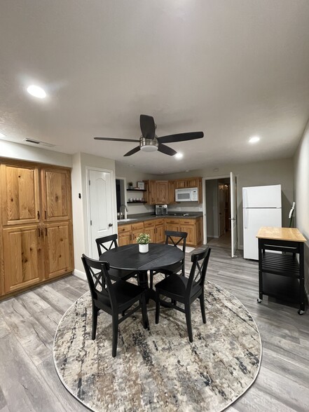 Building Photo - 3022 S Basswood Cir