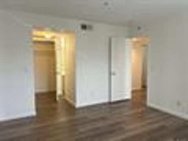 Building Photo - Ground Floor Condo in the heart of Hillcrest