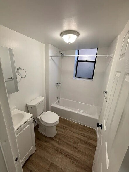 Building Photo - 214 Glenwood Ave