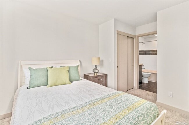 Building Photo - 3bd/2.25ba Seattle Townhome