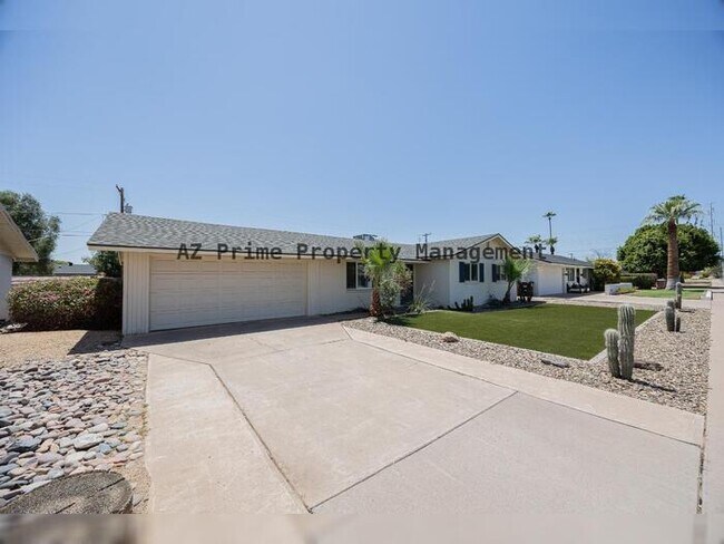 Building Photo - 6637 E Wilshire Dr