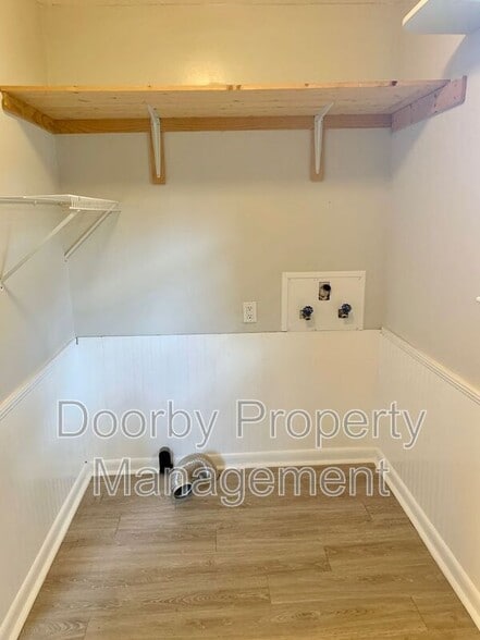 Building Photo - 303 Ridgeway Dr