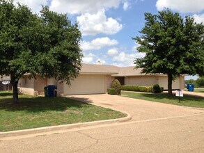 Building Photo - Duplex