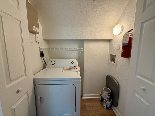 Building Photo - Bright and updated 3-bedroom, 2-bath condo