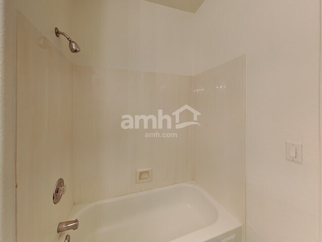 Building Photo - 13381 W Wilshire Dr