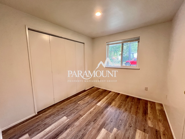 Building Photo - Cute 3 Bedroom Duplex in Gig Harbor