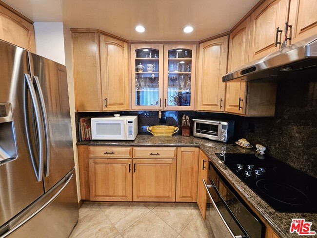 Building Photo - 2160 Century Pk E