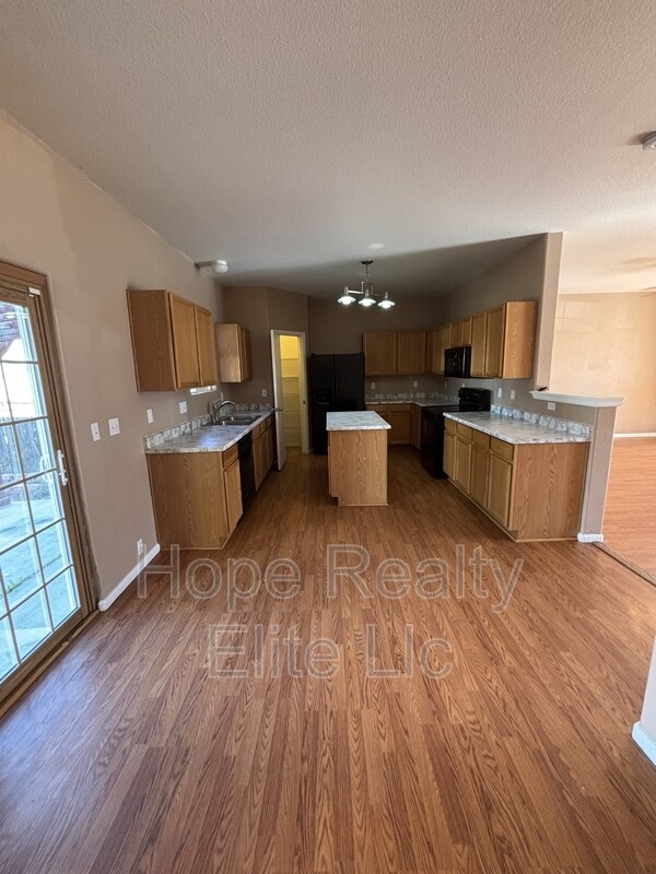 Building Photo - 7640 Fiona Ln