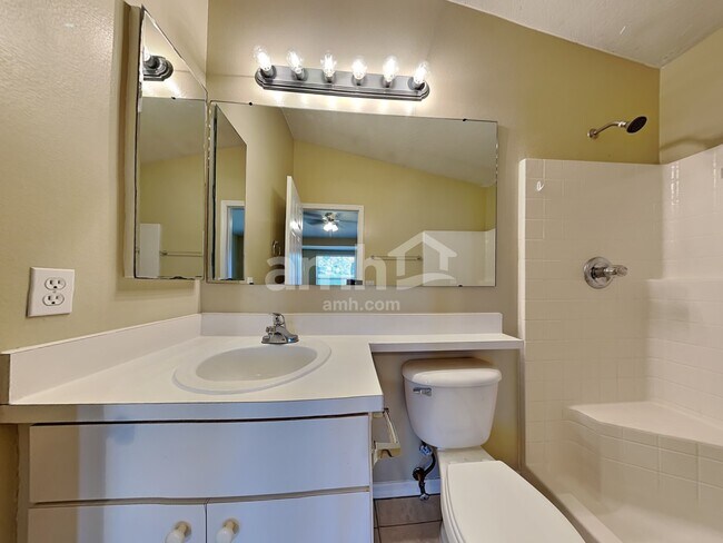 Building Photo - 18131 Birdwater Dr