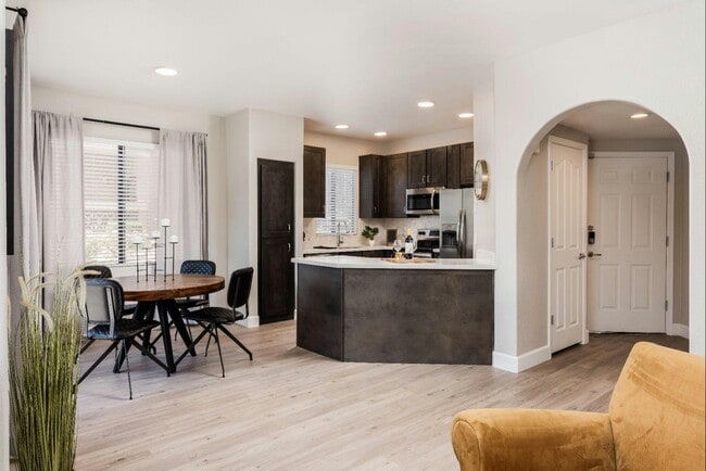 Building Photo - Elite North Scottsdale
