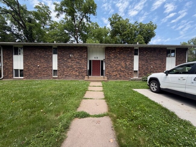 Building Photo - 515 E Park Ave