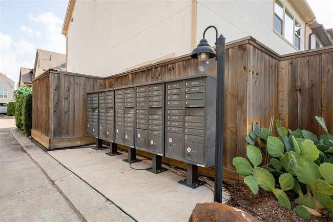 Building Photo - 6730 Highclere Manor Ln