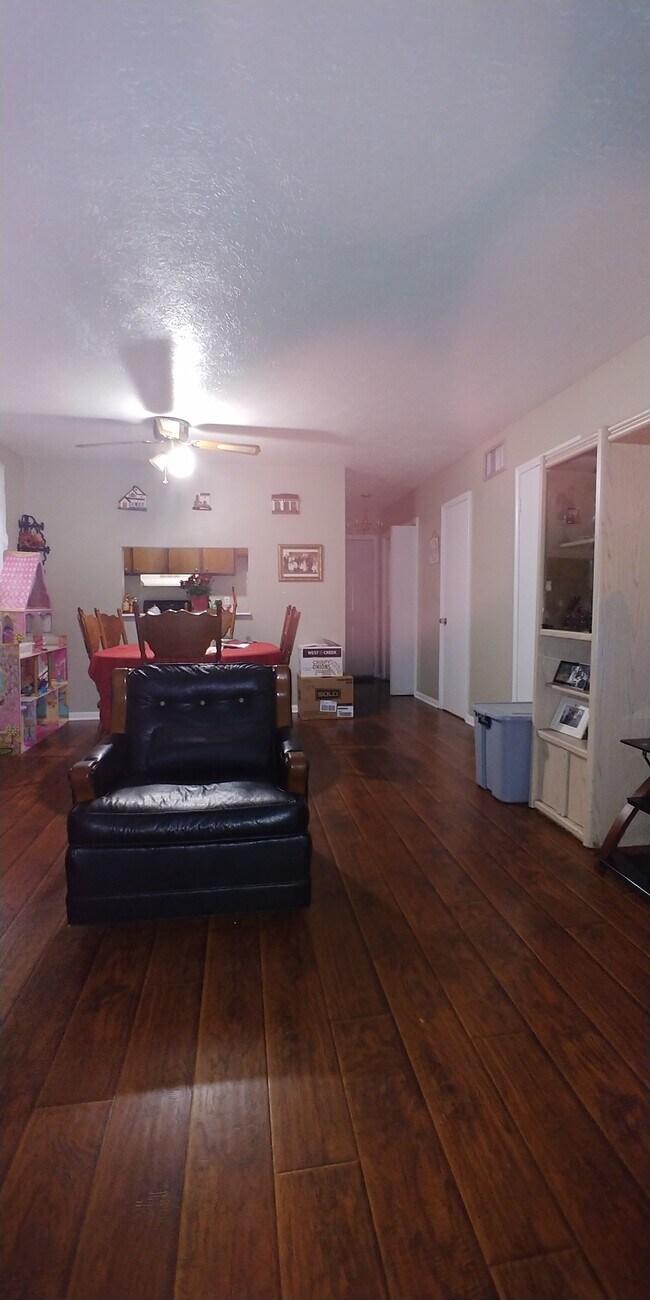 Building Photo - 419 Zinnia Ave