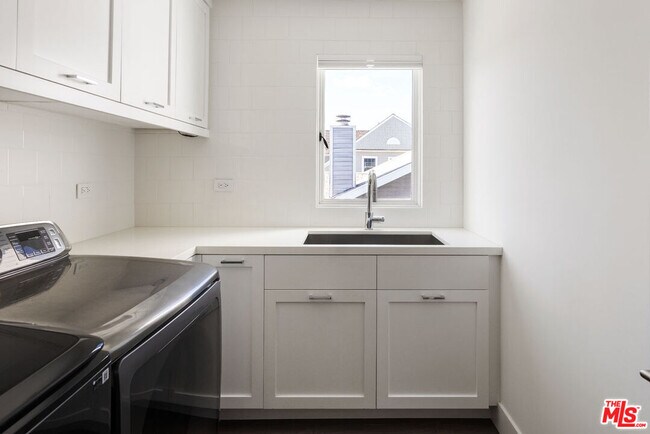 Building Photo - 4525 Melbourne Ave