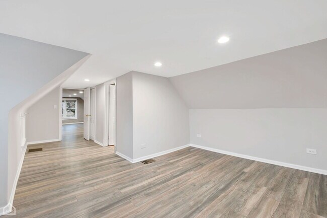 Building Photo - 4242 N Kimball Ave