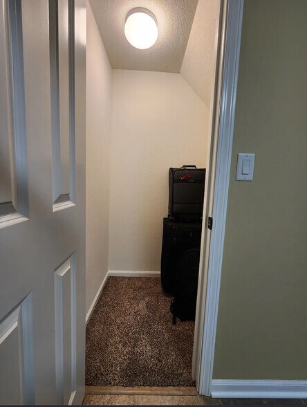 Building Photo - 210 NE 12th Street Pl