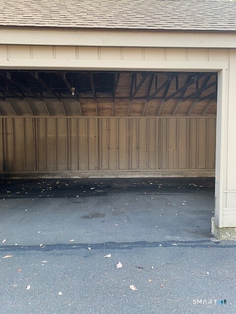 Building Photo - 16 Greenbriar Dr