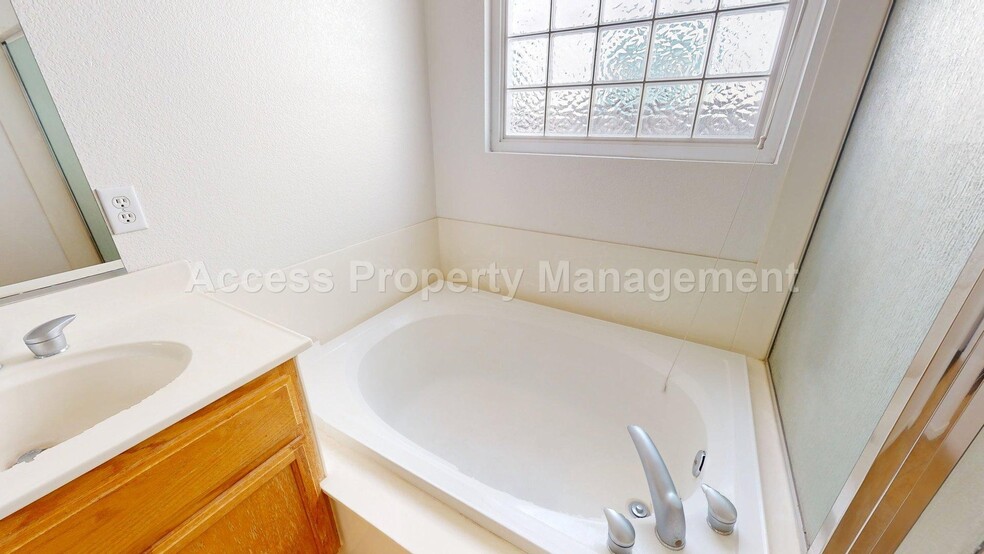 Building Photo - 1245 W Springer Dr