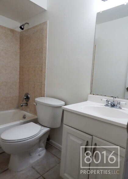 Building Photo - 4755 White Willow Ln