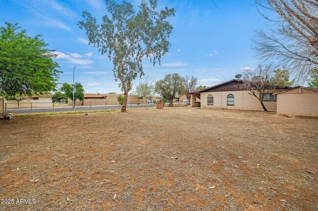 Building Photo - 2534 E Randall Dr