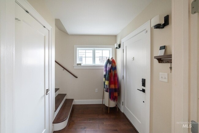 Building Photo - 515 W Hays St