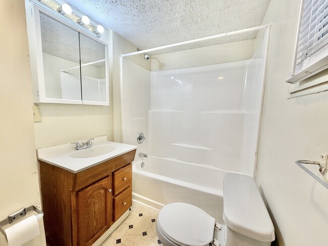 Building Photo - 809 Rockport Rd