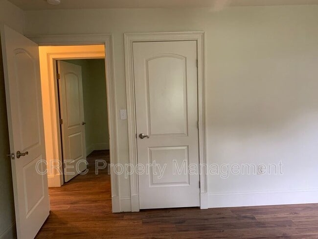 Building Photo - 711 Locust St